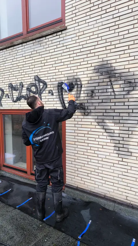 Steinreinigung Grimm bei der Graffiti-Entfernung